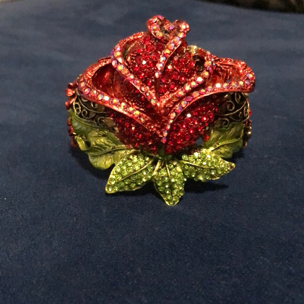 Rhinestone Rose 🌹 cuff bracelet